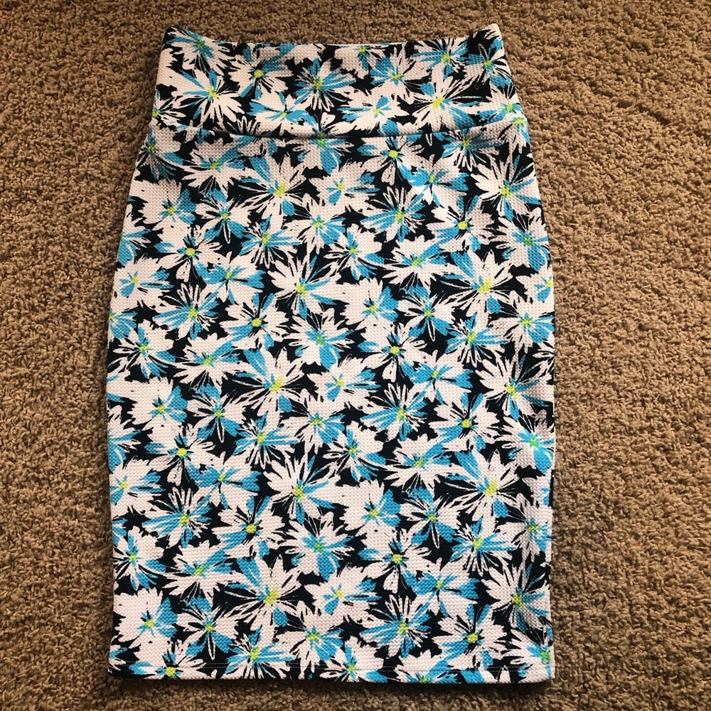 LuLaRoe Cassie Pencil Skirt - Size M. EUC.